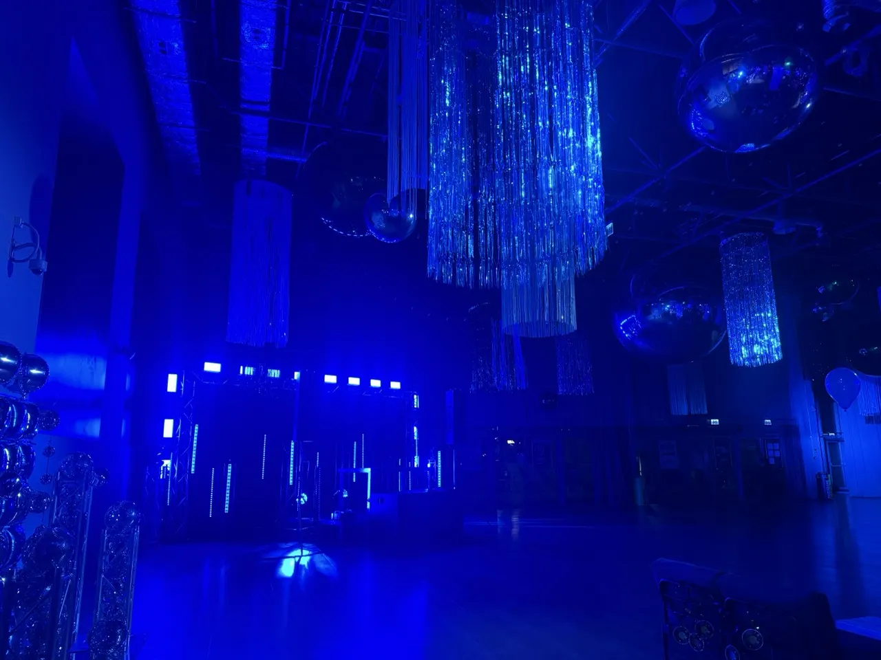 Oświetlenie scenografii sylwestrowej w PreZero Arena Gliwice
